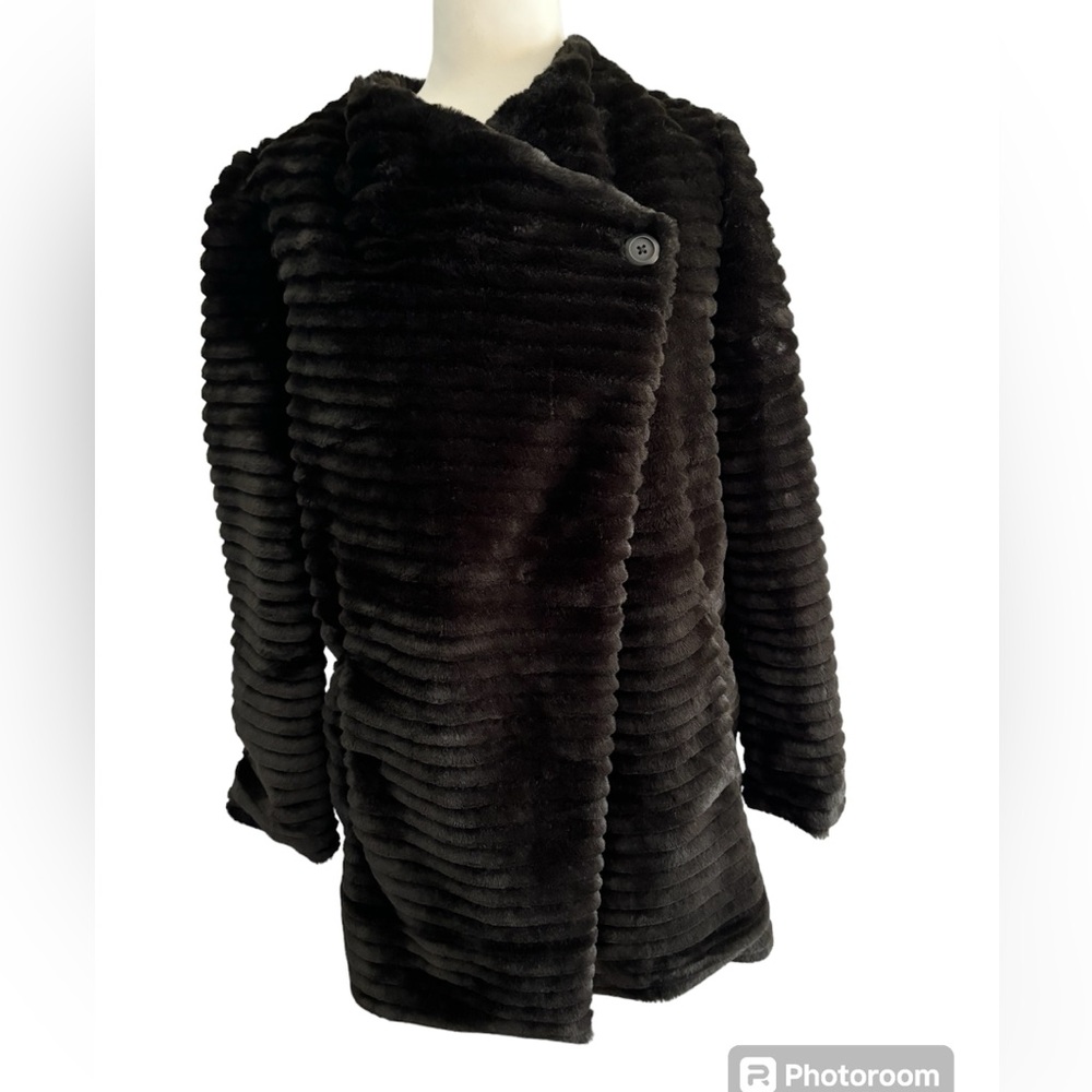 Lovely Faux Fur 3/4 coat by BB Dakota - Picture 1 of 4